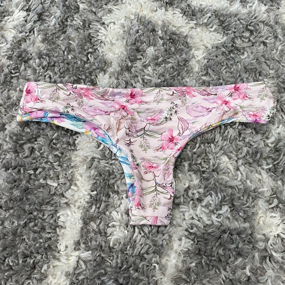 LoveShackFancy X Hurley Hawaiian Hibiscus Reversible Cheeky Hipster Swim Bottom - Picture 7 of 9
